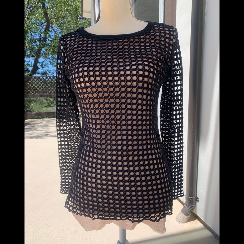 Black Lined Ling Sleeve top.  Size Large.